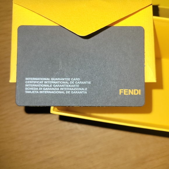 β€οΈβπ₯FENDI Sunglasses case and box - Picture 9 of 13